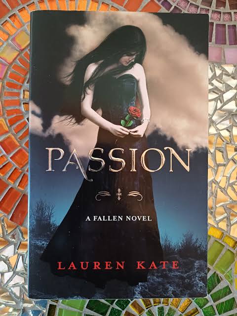 Passion by Lauren Kate - front cover of the Fallen book 3 paperback, available in Pakistan