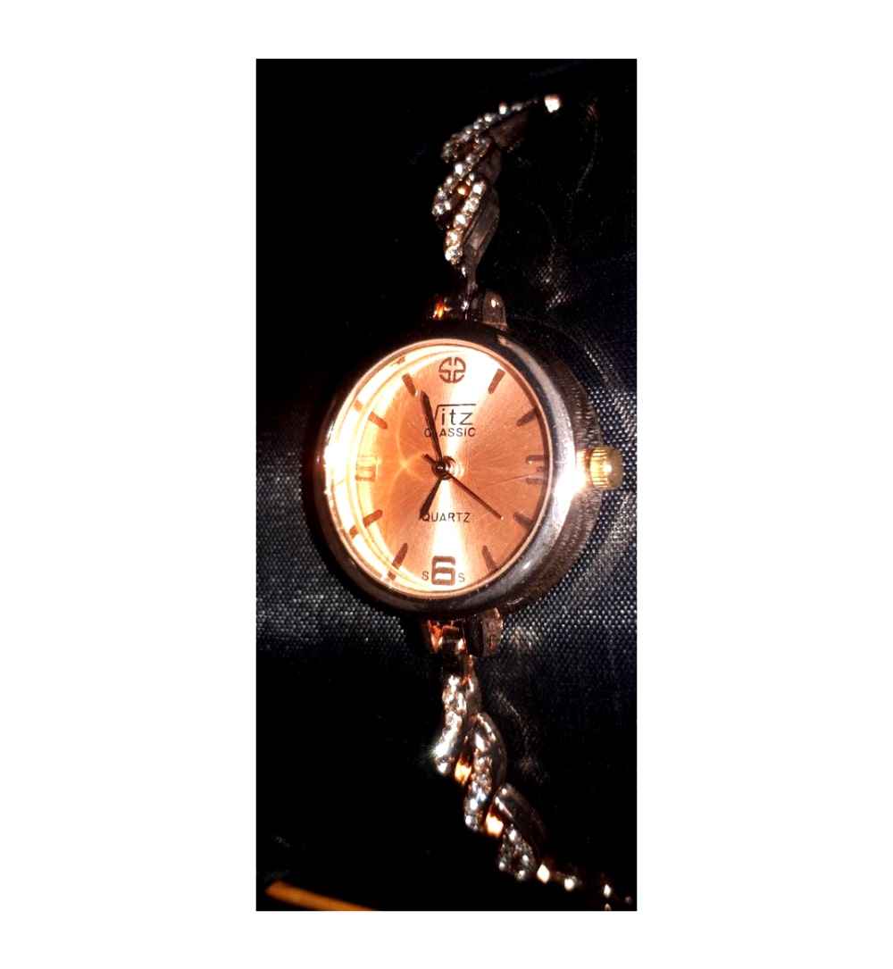shop-classic-quartz-women-watch-with-free-delivery